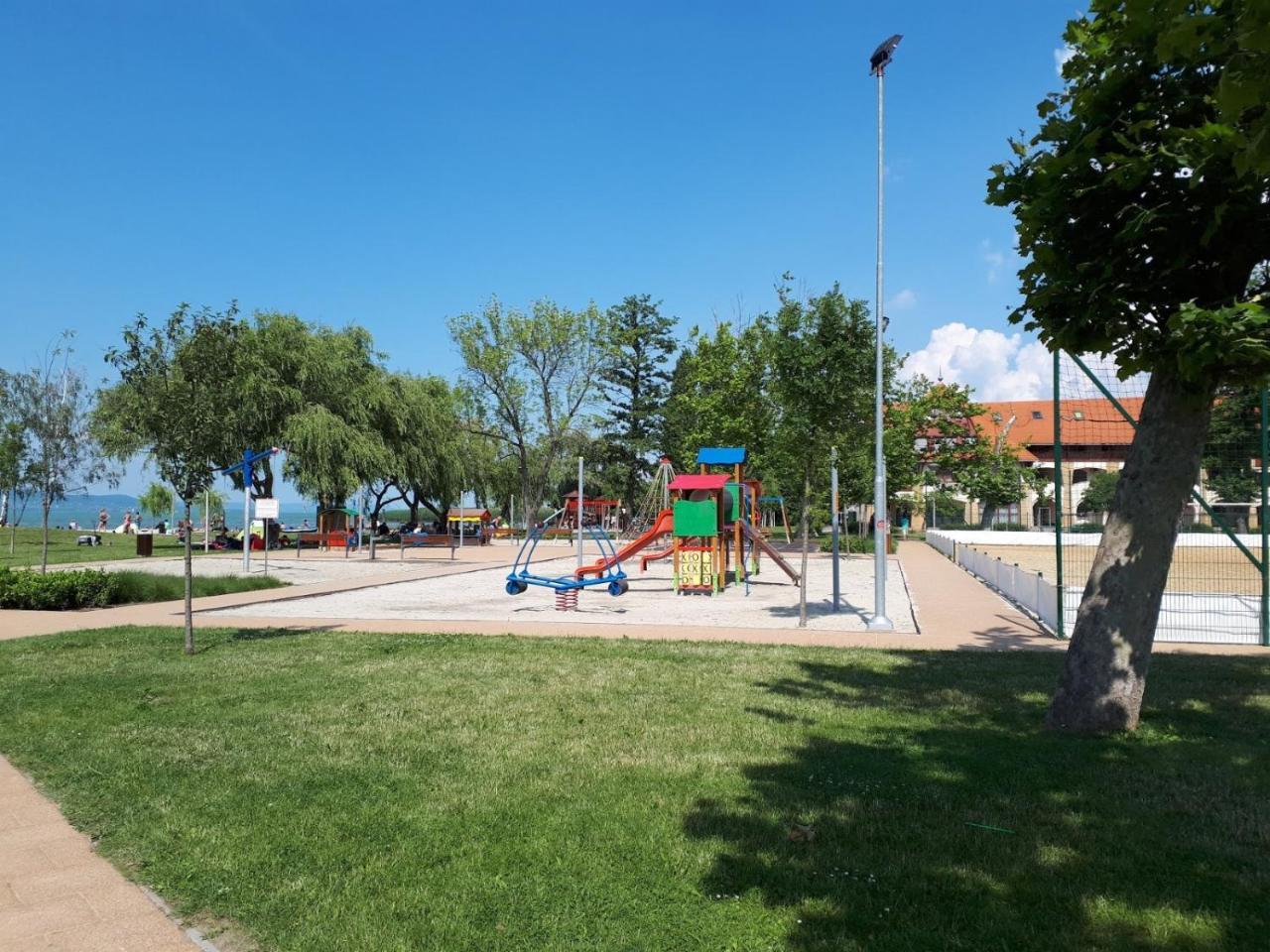 Livi Apartman Merevfalu Kerti Medencevel Fonyód Zewnętrze zdjęcie